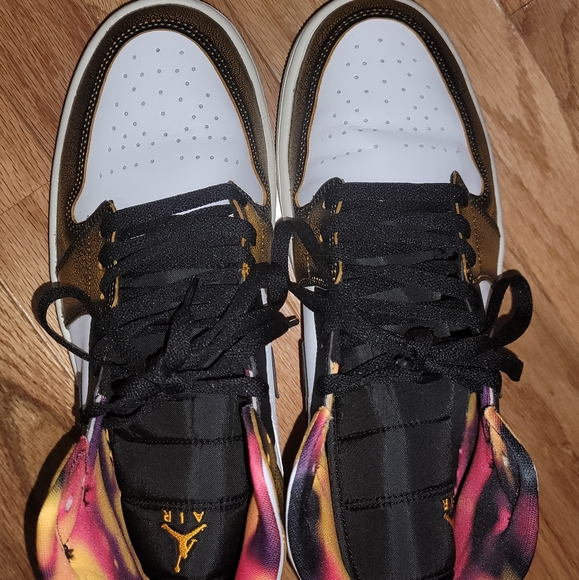 Authentic Jordan 1's Unisex Size: 12 W or 10.5 M - Picture 5 of 6